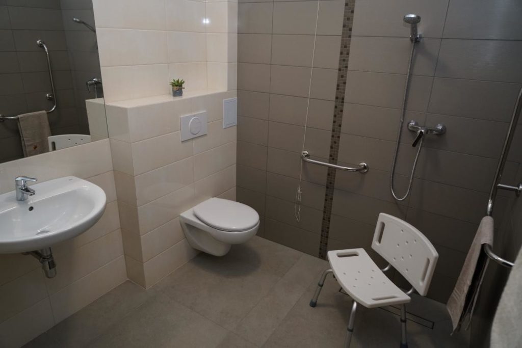 duża łazienka dom seniora