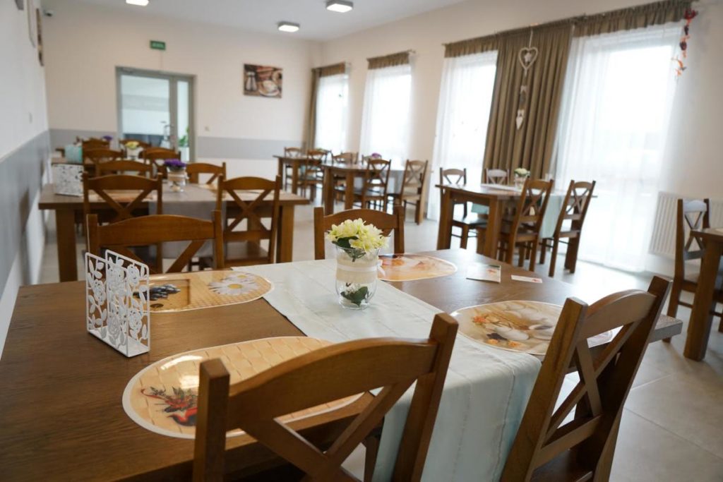 Jadalnia stoł&oacute;wka w domu