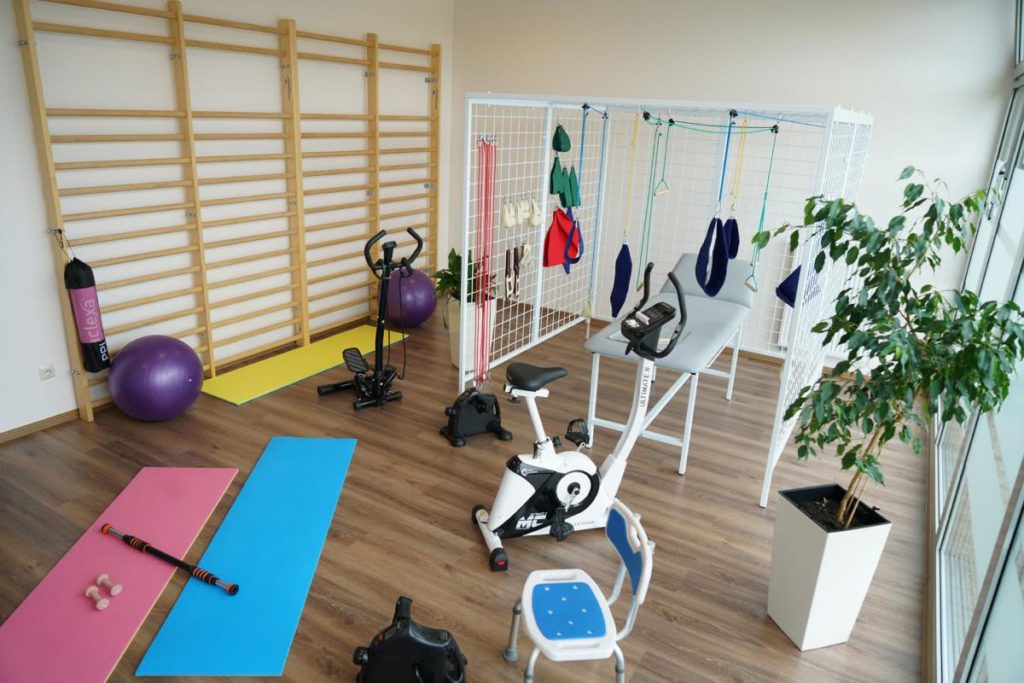 sala-rehabilitacyjna-dla-seniorow